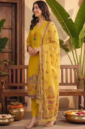 Women Ethnic Motifs Printed Kurta with Trousers & With Dupatta