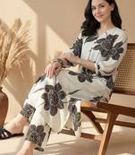 Women Floral Printed Kurta with Trousers