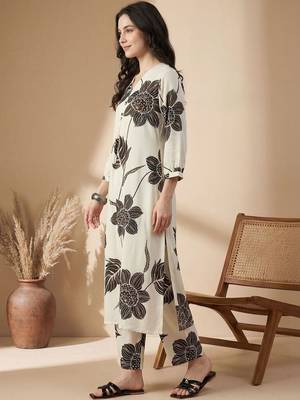 Women Floral Printed Kurta with Trousers 4