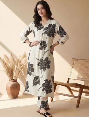 Women Floral Printed Kurta with Trousers 5