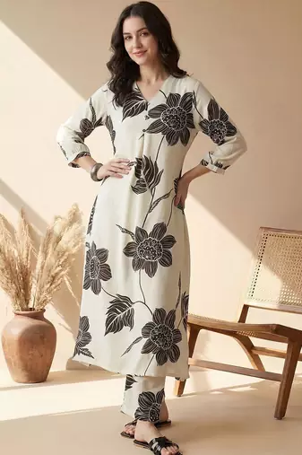 Women Floral Printed Kurta with Trousers