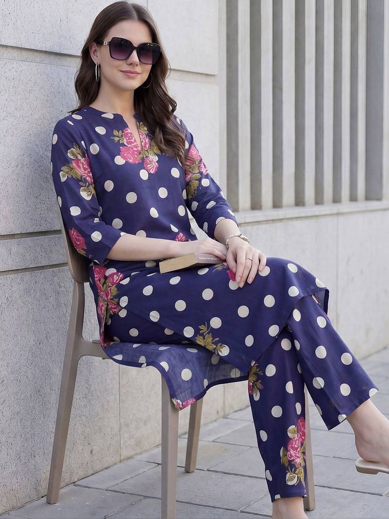 Women Floral Printed Cotton Kurta with Trousers