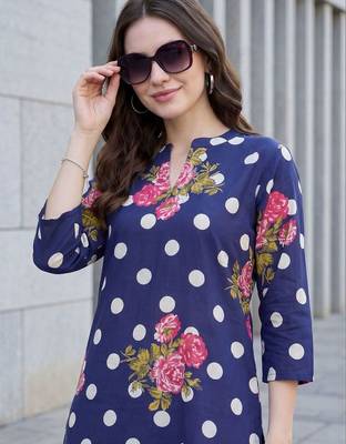 Women Floral Printed Cotton Kurta with Trousers 2