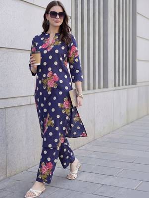 Women Floral Printed Cotton Kurta with Trousers 5