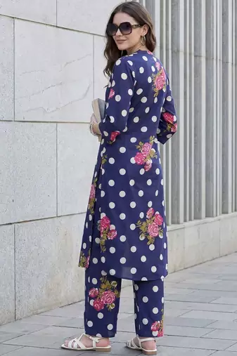 Women Floral Printed Cotton Kurta with Trousers