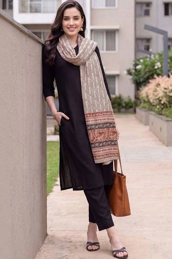 Women Ethnic Motifs Kurta with Trousers & With Dupatta
