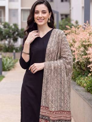 Women Ethnic Motifs Kurta with Trousers & With Dupatta 2