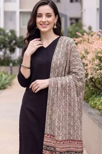 Women Ethnic Motifs Kurta with Trousers & With Dupatta