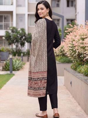 Women Ethnic Motifs Kurta with Trousers & With Dupatta 4