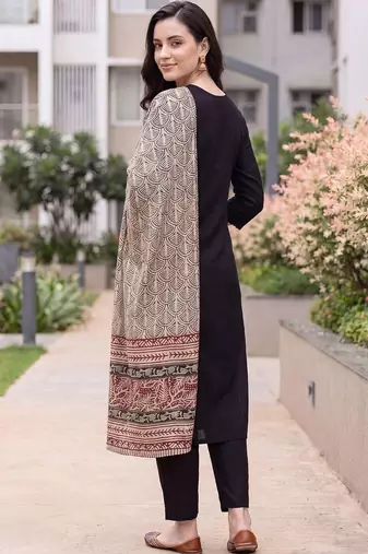 Women Ethnic Motifs Kurta with Trousers & With Dupatta