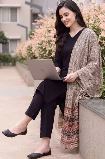 Women Ethnic Motifs Kurta with Trousers & With Dupatta