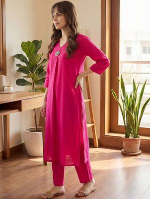 Women Liva Kurta with Trousers 6