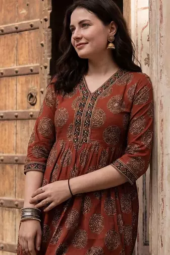 Women Ethnic Motifs Printed Empire Sequinned Cotton Kurta with Trousers