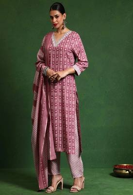 Floral printed cotton v neck kurta trouser & dupatta set 1