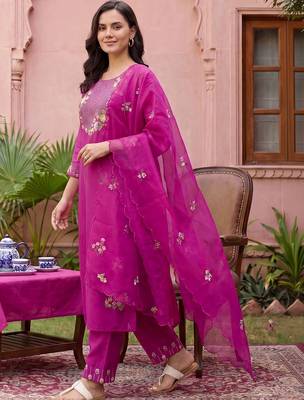 Women Floral Embroidered Thread Work Kurta with Trousers & With Dupatta 1