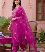 Women Floral Embroidered Thread Work Kurta with Trousers & With Dupatta