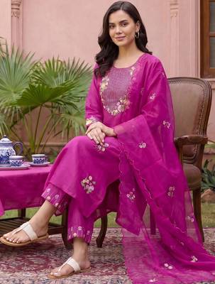 Women Floral Embroidered Thread Work Kurta with Trousers & With Dupatta 5