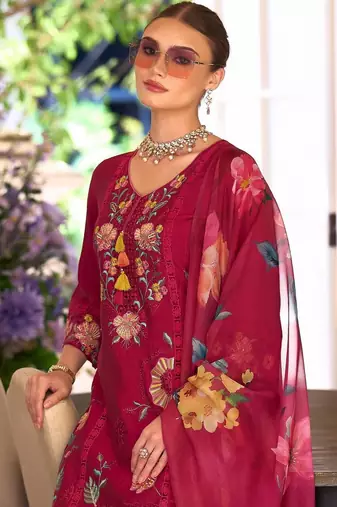 Women Floral Embroidered Thread Work Kurta with Trousers & With Dupatta