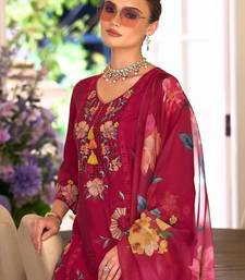 Women Floral Embroidered Thread Work Kurta with Trousers & With Dupatta