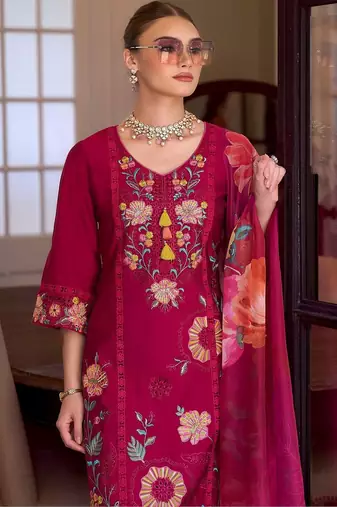 Women Floral Embroidered Thread Work Kurta with Trousers & With Dupatta