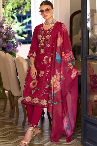 Women Floral Embroidered Thread Work Kurta with Trousers & With Dupatta