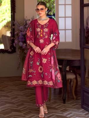Women Floral Embroidered Thread Work Kurta with Trousers & With Dupatta 6