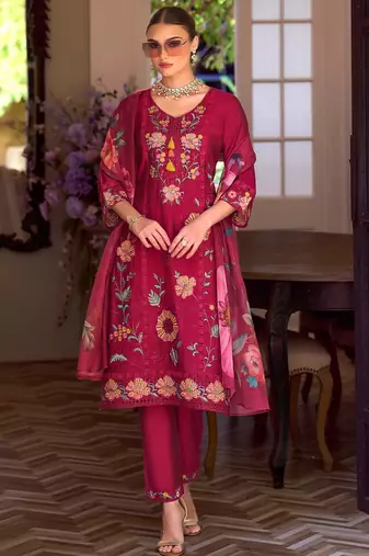 Women Floral Embroidered Thread Work Kurta with Trousers & With Dupatta