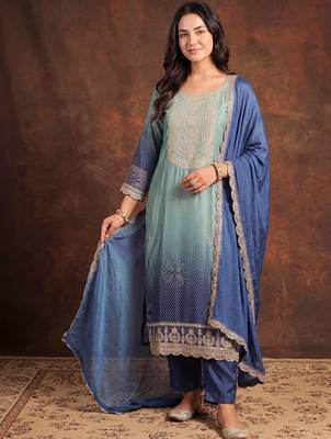 Women Bandhani Printed Sequinned Kurta with Trousers & With Dupatta 3