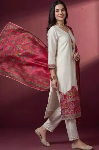 Women Animal Embroidered Kurta with Trousers & With Dupatta