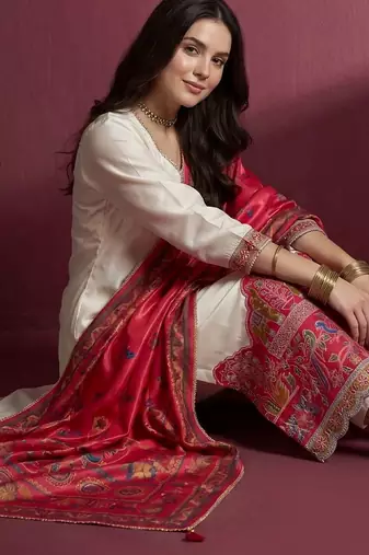 Women Animal Embroidered Kurta with Trousers & With Dupatta