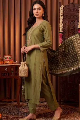 Women Ethnic Motifs Embroidered Thread Work Kurta with Trousers & With Dupatta