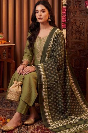 Women Ethnic Motifs Embroidered Thread Work Kurta with Trousers & With Dupatta