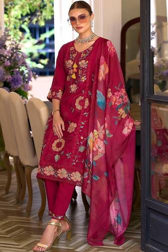 Women Floral Embroidered Thread Work Kurta with Trousers & With Dupatta
