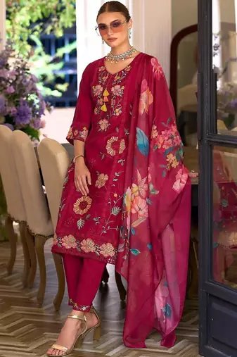 Women Floral Embroidered Thread Work Kurta with Trousers & With Dupatta