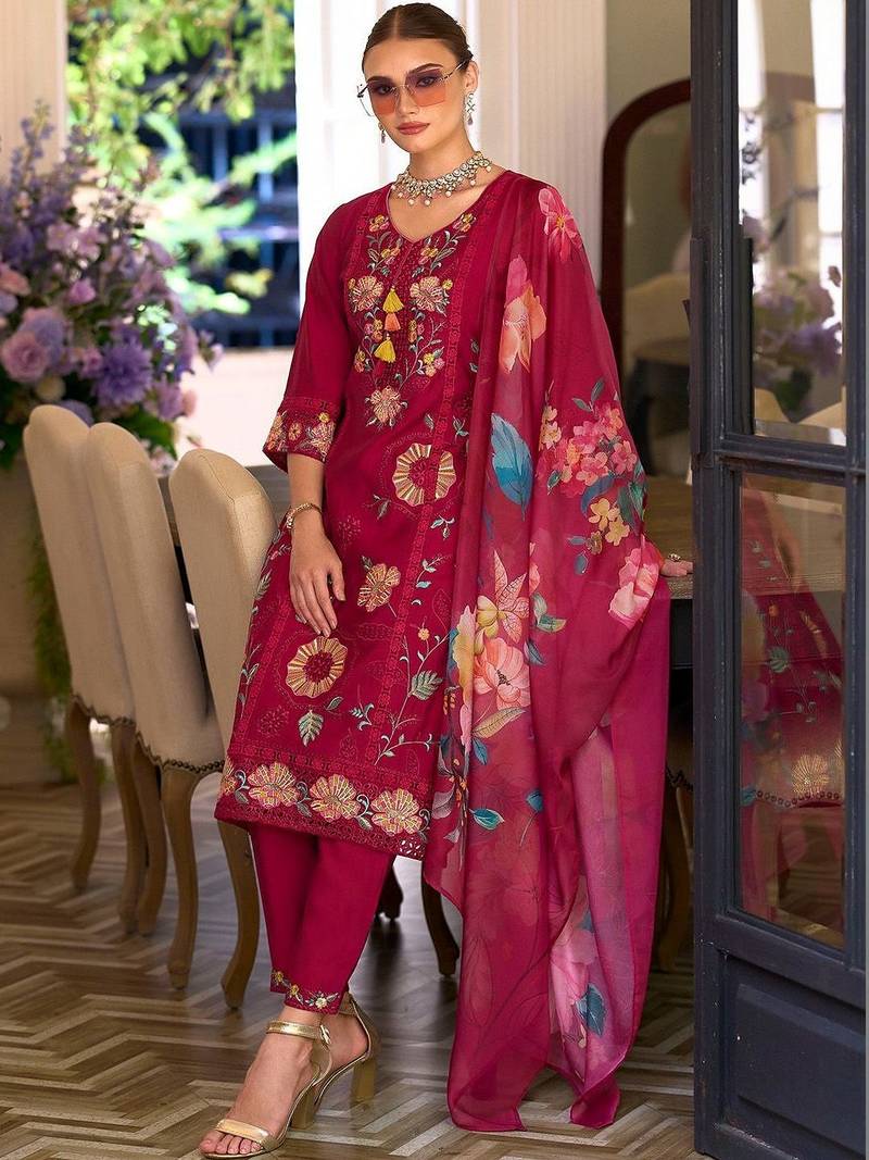 Women Floral Embroidered Thread Work Kurta with Trousers & With Dupatta