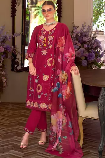 Women Floral Embroidered Thread Work Kurta with Trousers & With Dupatta