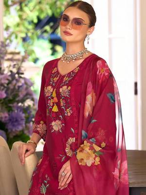 Women Floral Embroidered Thread Work Kurta with Trousers & With Dupatta 3
