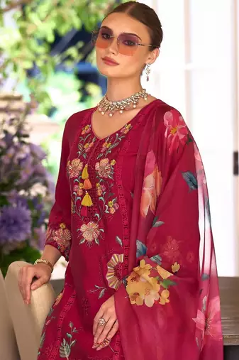 Women Floral Embroidered Thread Work Kurta with Trousers & With Dupatta