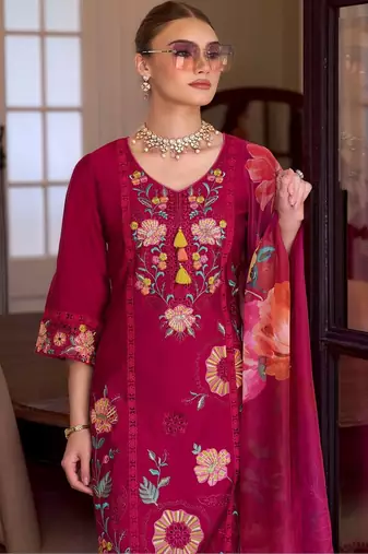 Women Floral Embroidered Thread Work Kurta with Trousers & With Dupatta