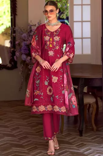 Women Floral Embroidered Thread Work Kurta with Trousers & With Dupatta