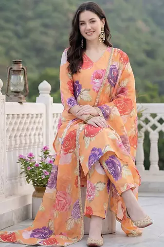 Women Floral Printed Kurta with Trousers & With Dupatta