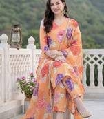 Women Floral Printed Kurta with Trousers & With Dupatta