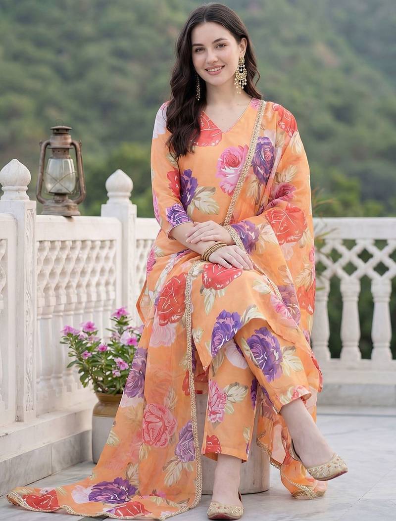 Women Floral Printed Kurta with Trousers & With Dupatta