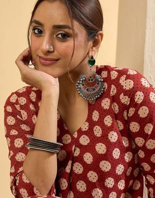 Women Printed Pleated Cotton Kurta with Trousers 1