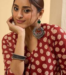 Women Printed Pleated Cotton Kurta with Trousers