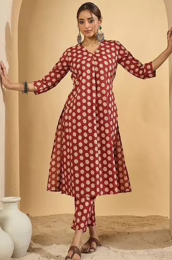 Women Printed Pleated Cotton Kurta with Trousers