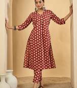 Women Printed Pleated Cotton Kurta with Trousers