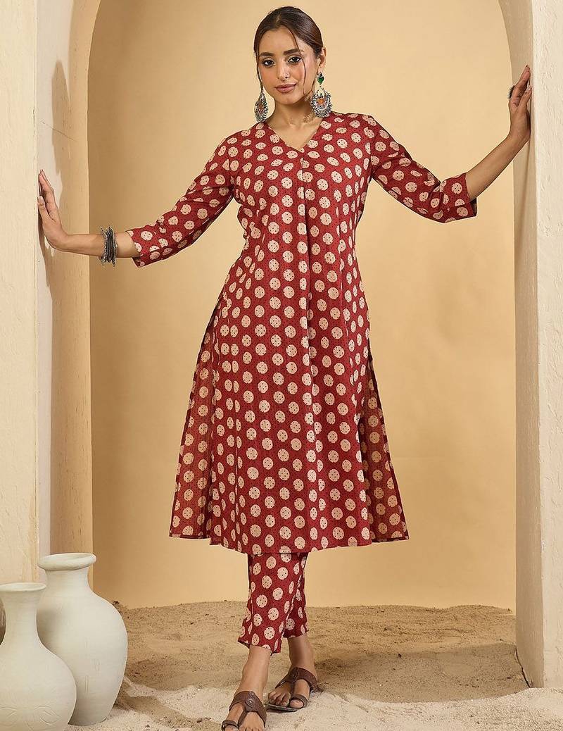 Women Printed Pleated Cotton Kurta with Trousers