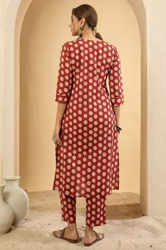 Women Printed Pleated Cotton Kurta with Trousers