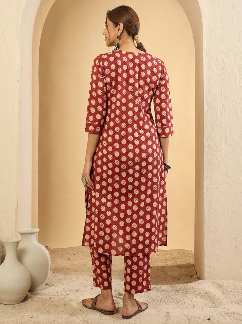 Women Printed Pleated Cotton Kurta with Trousers